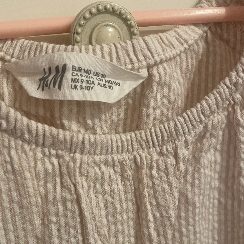 H&M Light Tan Striped Muslin Seersucker Casual Dress - Picture 2 of 3